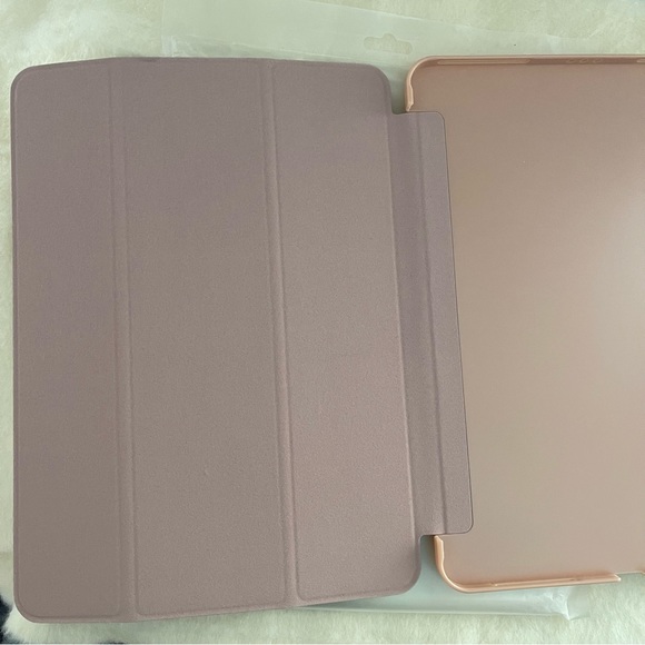 iPad Pro 11 Rose Gold Case - Picture 4 of 6
